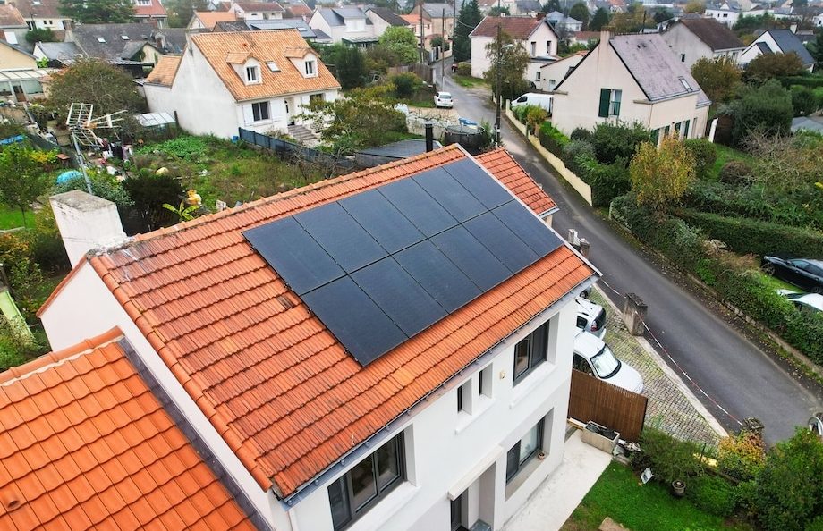 découvrez le coût estimé d'une installation photovoltaïque de 9 kw en 2025. informez-vous sur les tendances du marché, les facteurs influençant les prix et les avantages économiques de l'énergie solaire pour un investissement durable.