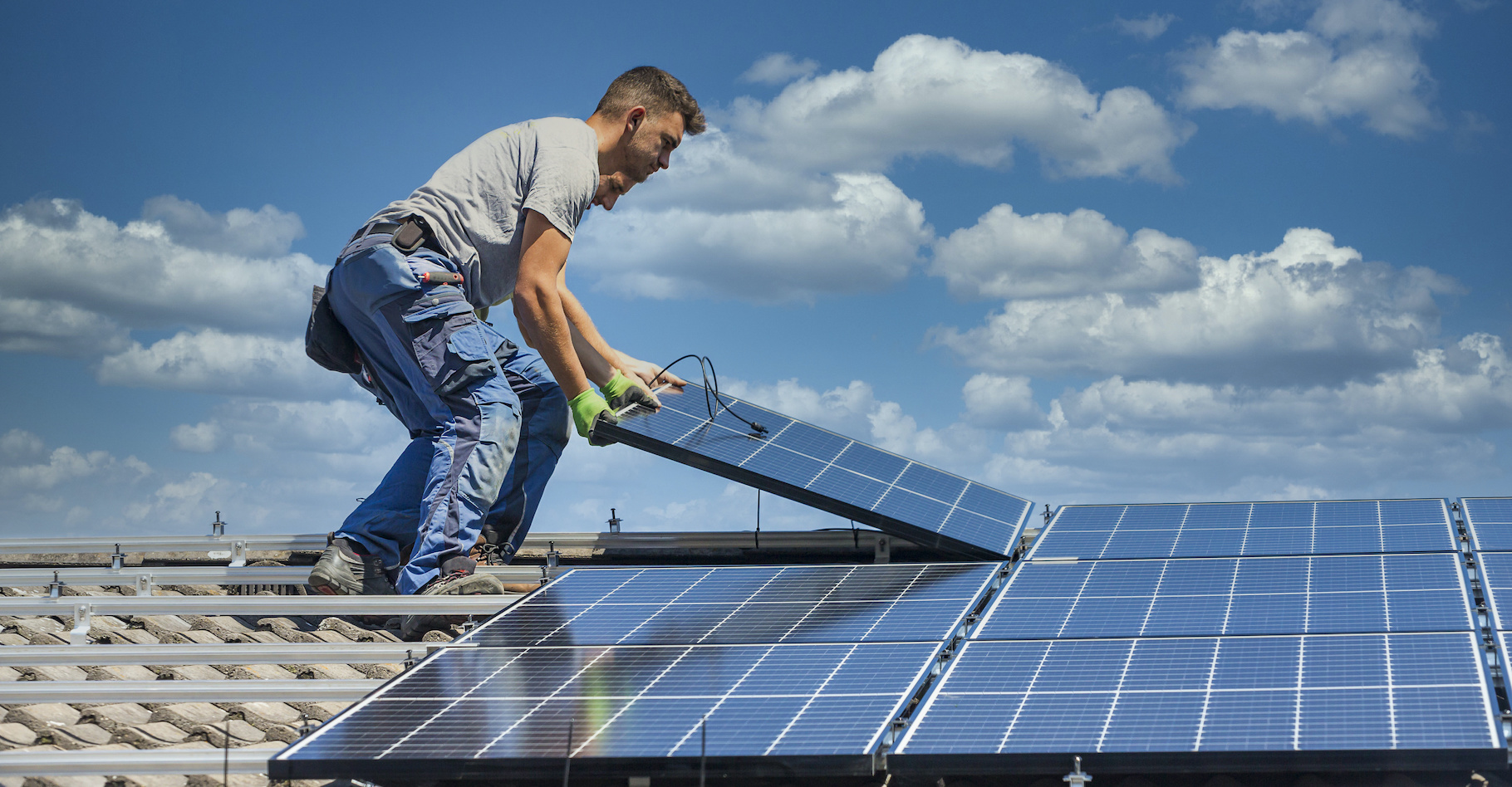découvrez dans cet article tout ce qu'il faut savoir sur le coût des systèmes photovoltaïques. comparez les prix, explorez les différentes options de financement et apprenez comment investir dans l'énergie solaire peut réduire vos factures d'électricité tout en préservant l'environnement.
