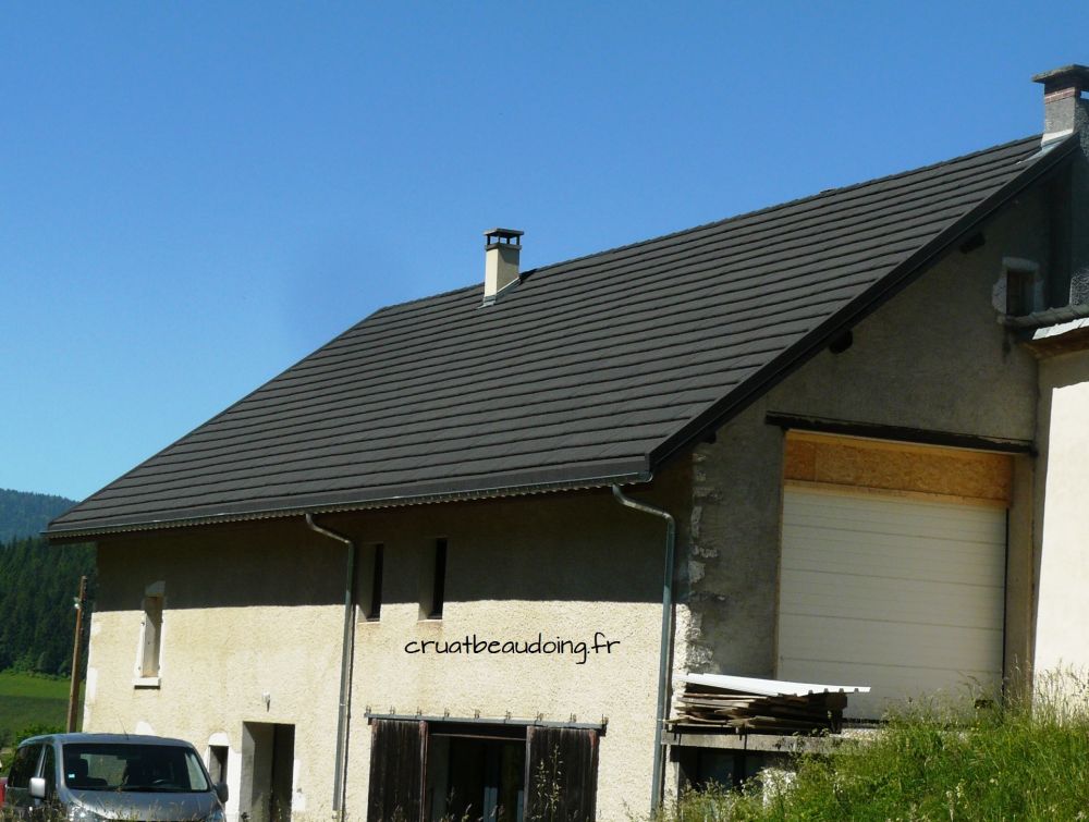 découvrez notre gamme de couvertures en tuile pour charpentes métalliques. offrant à la fois esthétisme et robustesse, nos solutions s'adaptent parfaitement à vos projets de construction. optez pour la durabilité et le style avec nos produits de haute qualité.