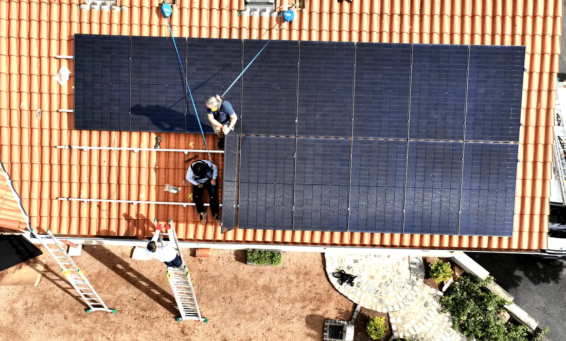 découvrez tout ce qu'il faut savoir sur le crédit d'impôt pour les installations photovoltaïques en 2025. profitez des aides financières pour rendre votre projet d'énergie solaire plus accessible et rentable.