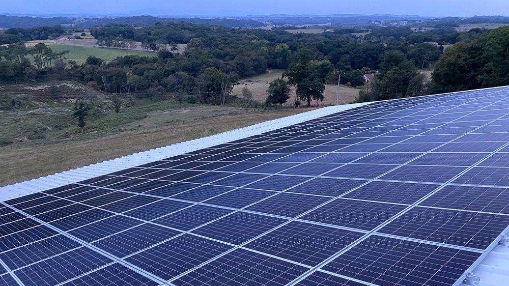 découvrez nos solutions de crédit photovoltaïque pour financer l'installation de panneaux solaires. profitez d'avantages fiscaux et d'un rendement durable tout en contribuant à une énergie propre et renouvelable.