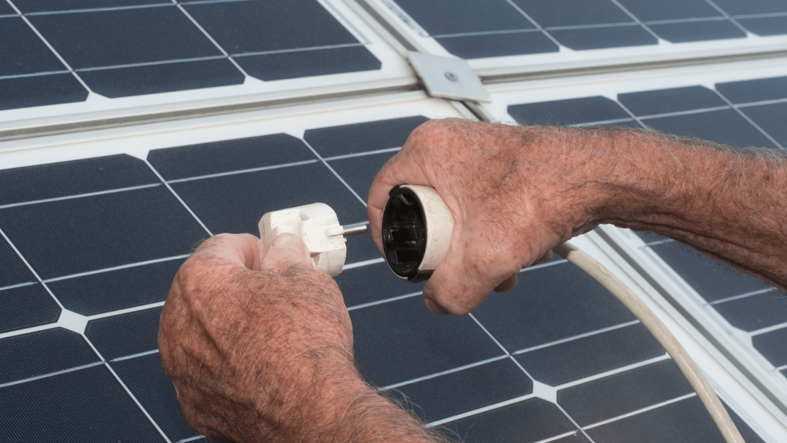 découvrez comment effectuer la déclaration de vos panneaux solaires en toute simplicité. suivez notre guide pour respecter les obligations administratives et optimiser vos économies d'énergie grâce à l'énergie solaire.