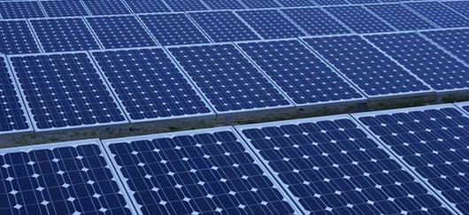 découvrez la définition du photovoltaïque, une technologie clé dans la production d'énergie solaire. comprenez son fonctionnement, ses applications et son importance dans la transition énergétique.