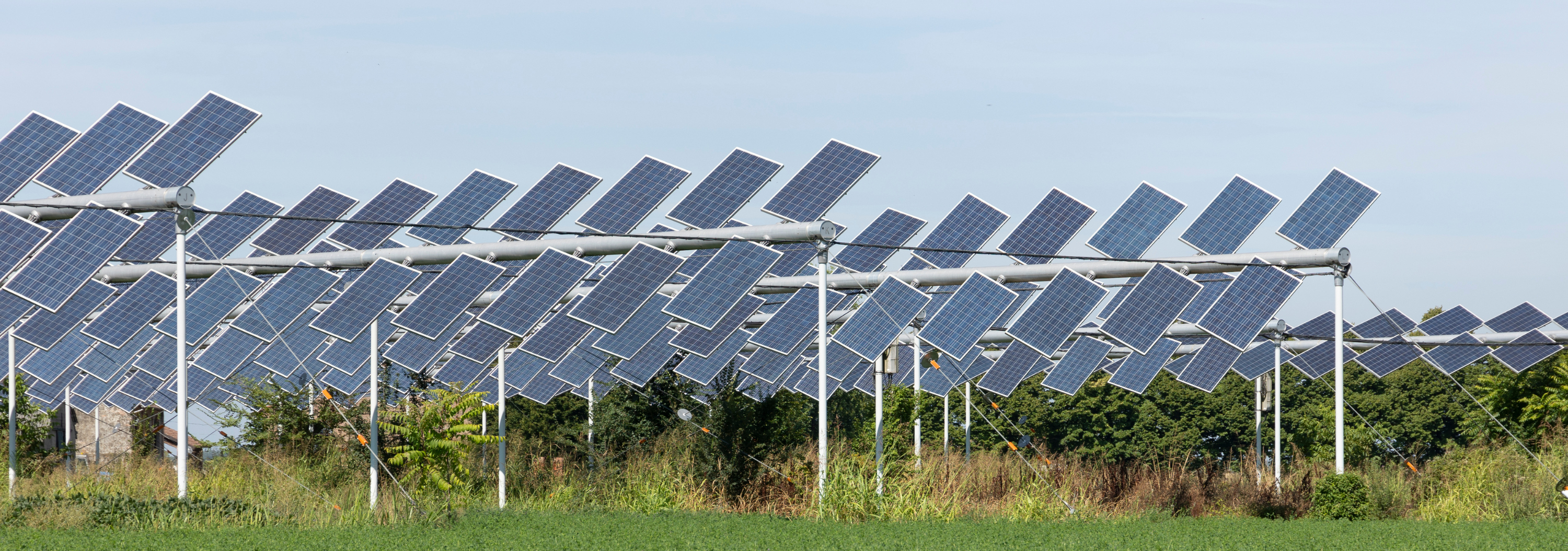 découvrez les défis et enjeux du photovoltaïque : de l'innovation technologique aux limitations environnementales, explorez comment surmonter les obstacles pour une énergie solaire durable et efficace.