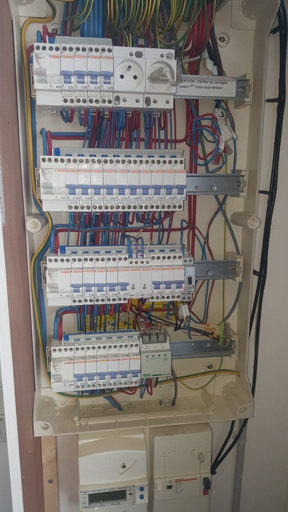 découvrez le delta dore gp500, un thermostat intelligent qui optimise votre confort tout en réduisant votre consommation d'énergie. simple à installer et à utiliser, il s'adapte à vos habitudes de vie pour une gestion thermique efficace et économique. profitez d'une technologie de pointe pour un habitat écoresponsable !