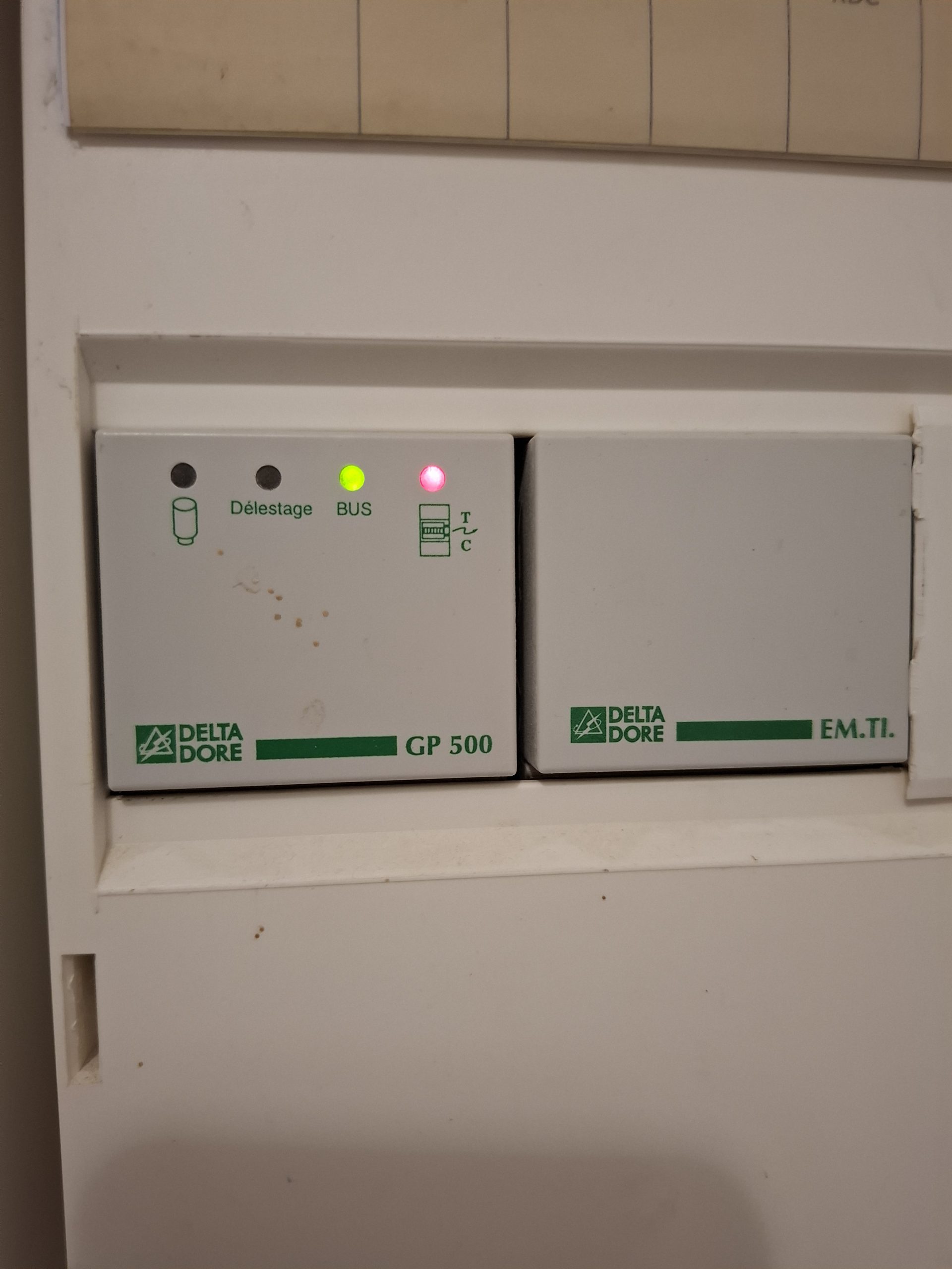 découvrez le delta dore gp500, un thermostat connecté innovant qui optimise votre confort domestique tout en réduisant votre consommation d'énergie. idéal pour gérer la température de votre maison de manière simple et efficace, il s'intègre facilement à vos systèmes de chauffage existants et offre une interface utilisateur intuitive.