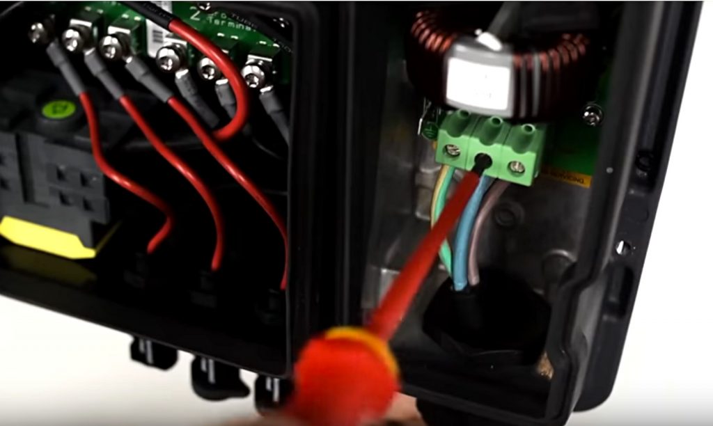 découvrez les étapes et les conseils essentiels pour le démontage sécurisé de panneaux photovoltaïques. que vous soyez professionnel ou particulier, apprenez à gérer cette opération complexe tout en respectant les normes de sécurité.