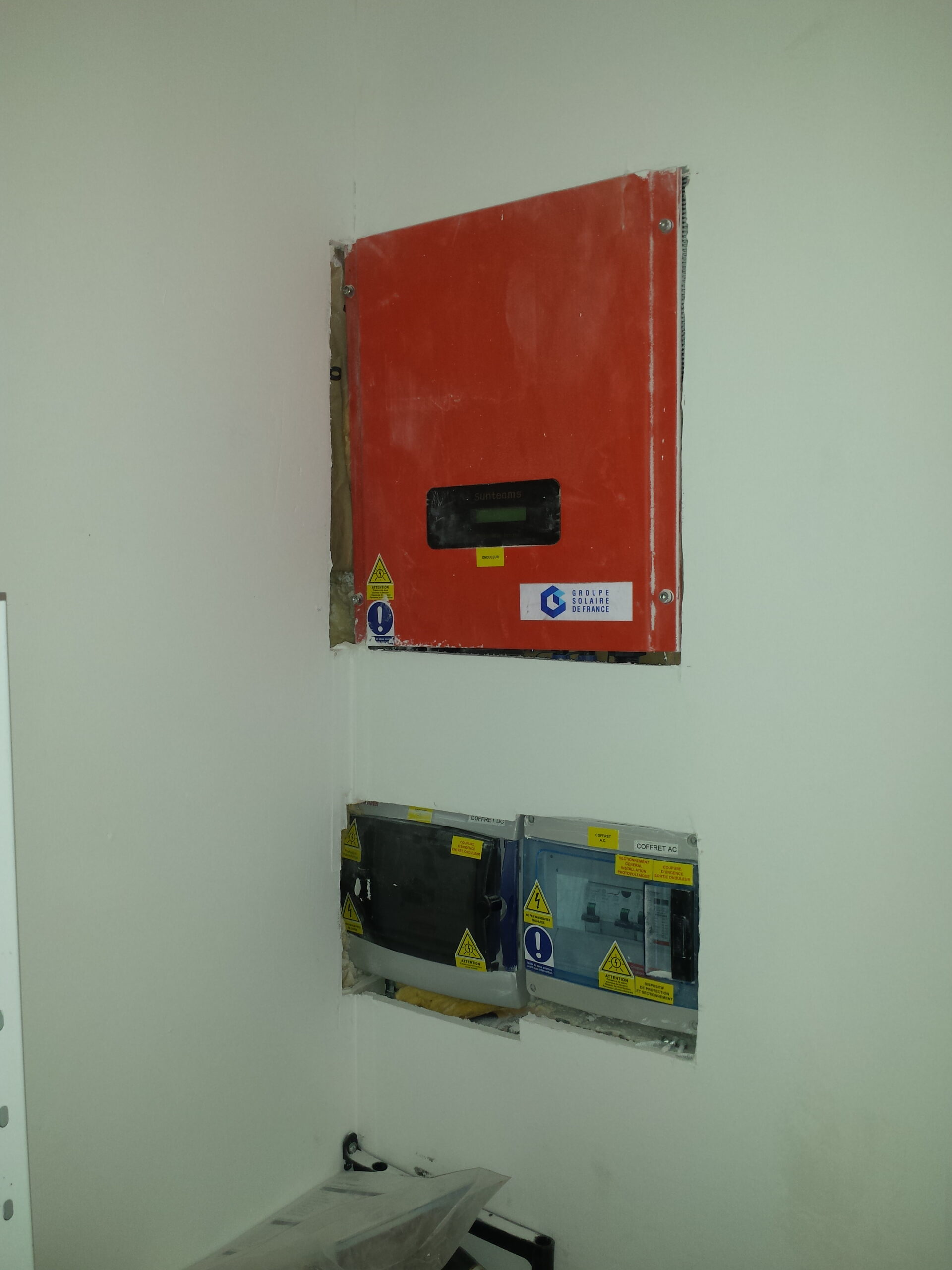 découvrez nos services de dépannage pour panneaux photovoltaïques (pv) : réparation rapide, diagnostic précis et maintenance efficace pour garantir la performance de votre installation solaire.