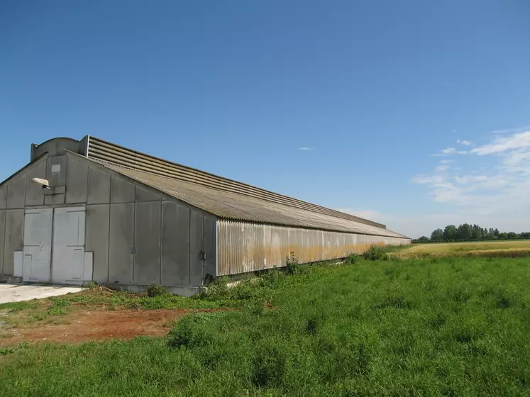 découvrez nos services spécialisés en désamiantage photovoltaïque, garantissant un environnement sécurisé pour vos installations solaires. nous vous accompagnons dans la gestion des risques liés à l'amiante et assurons un démantèlement efficace et conforme aux normes en vigueur.