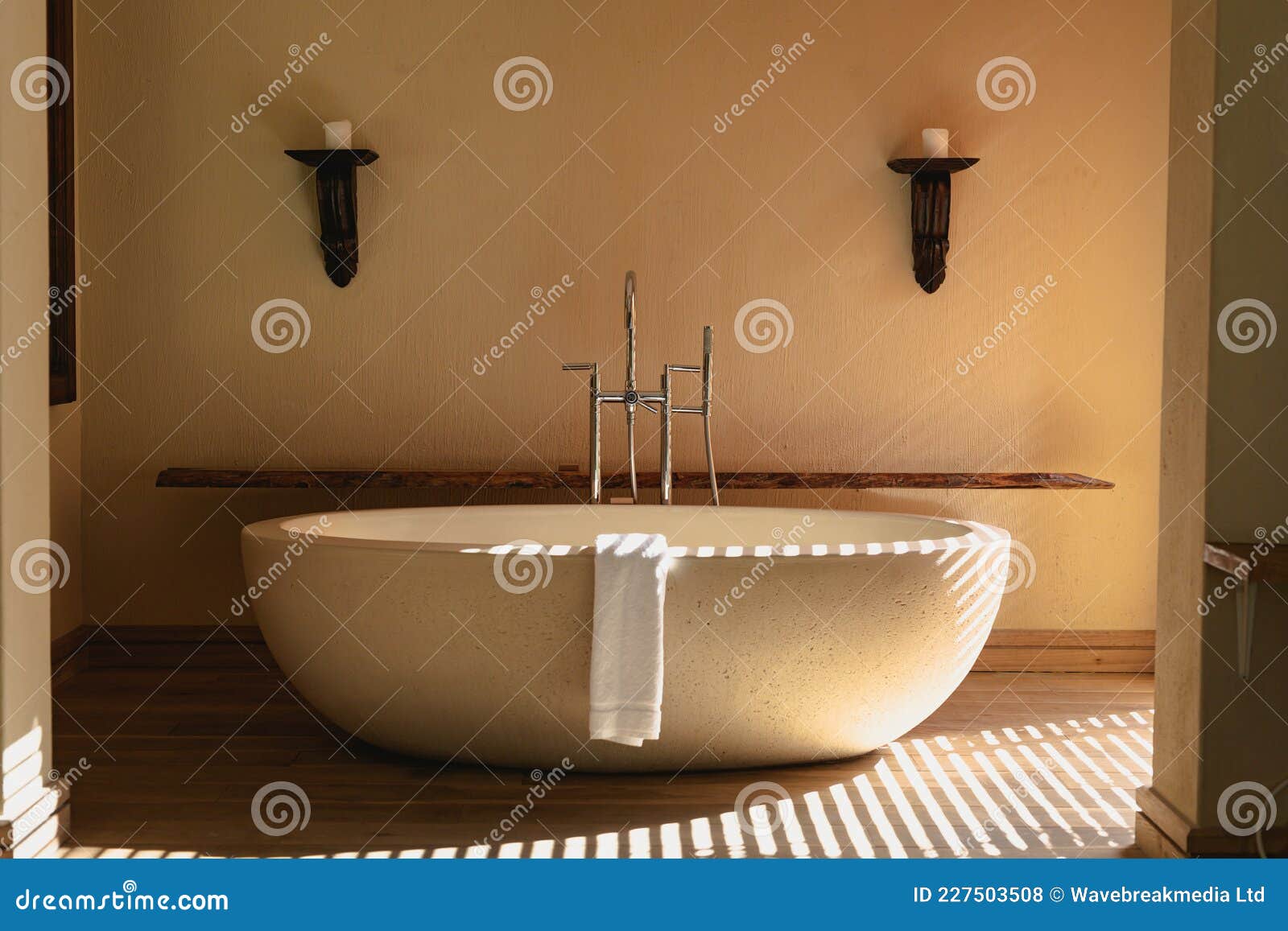 découvrez le design ensoleillé, une approche lumineuse et joyeuse qui transforme vos espaces en véritables havres de paix. apportez chaleur et éclat à votre intérieur grâce à des couleurs vives, des matériaux naturels et un agencement optimisé pour maximiser la lumière.