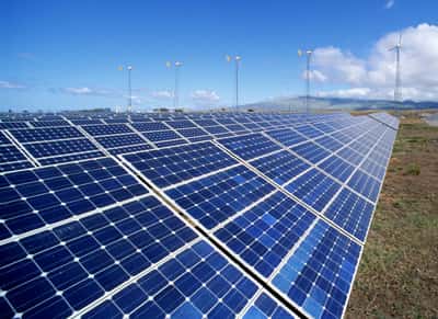 découvrez la différence entre les systèmes solaires thermiques et photovoltaïques. apprenez comment chacun utilise l'énergie du soleil, leurs applications, avantages et inconvénients, pour faire le choix le plus adapté à vos besoins énergétiques.