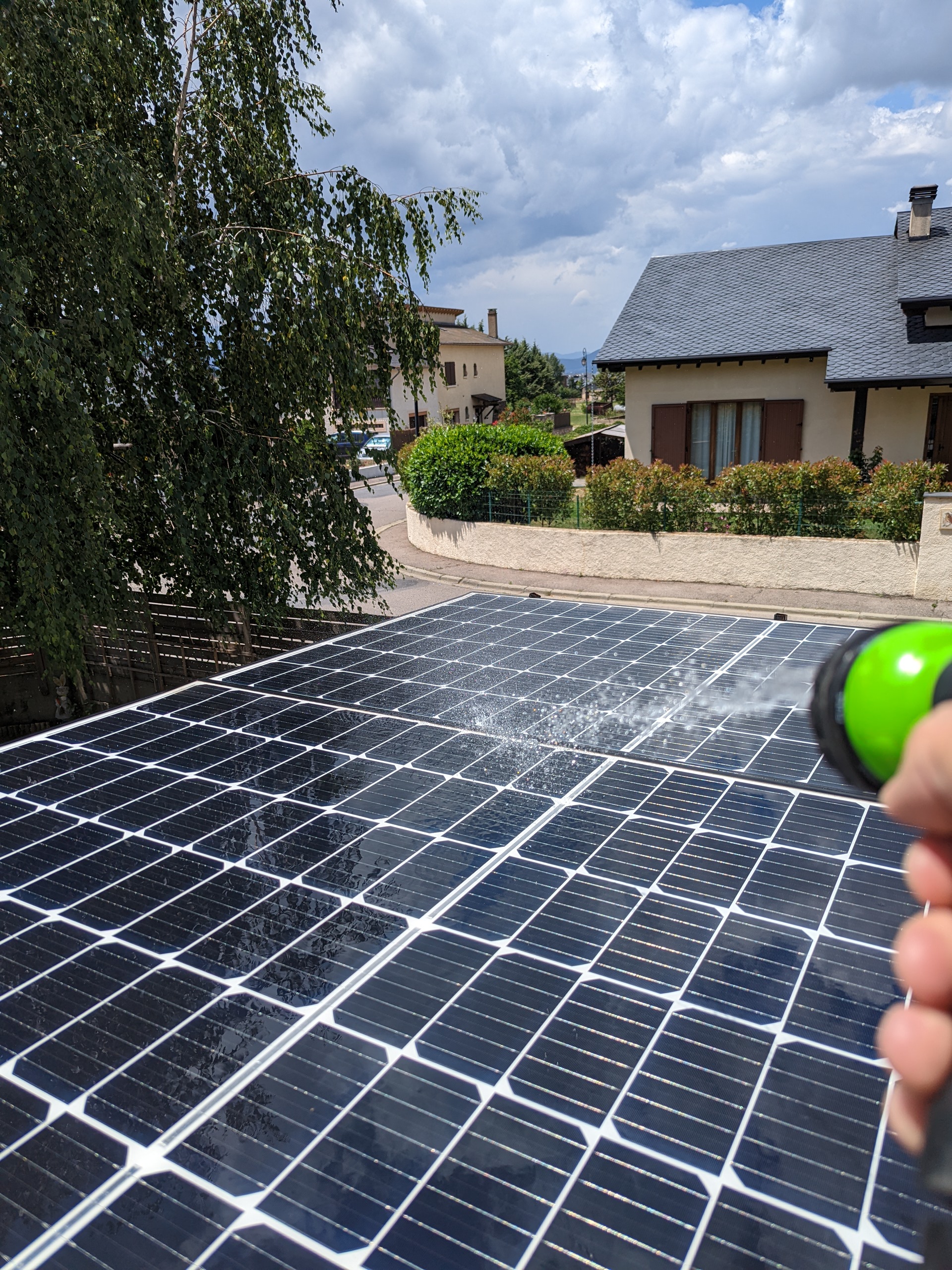 découvrez les différences entre les performances des systèmes photovoltaïques en été et en hiver. apprenez comment les variations saisonnières influencent la production d'énergie solaire et optimisez votre installation pour maximiser sa rentabilité tout au long de l'année.