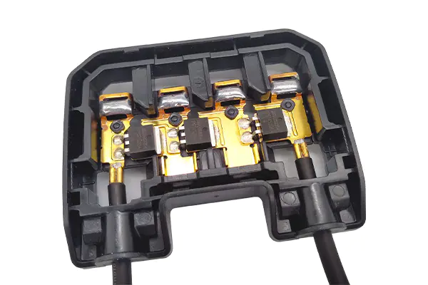 découvrez comment une diode bypass solaire améliore l'efficacité de vos panneaux solaires en empêchant les pertes de puissance dues à l'ombre. optimisez votre production d'énergie renouvelable grâce à cette technologie essentielle !