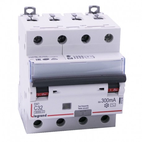 découvrez notre guide complet sur les disjoncteurs : fonctionnement, types, critères de choix et conseils d'installation pour assurer la sécurité électrique de votre maison.