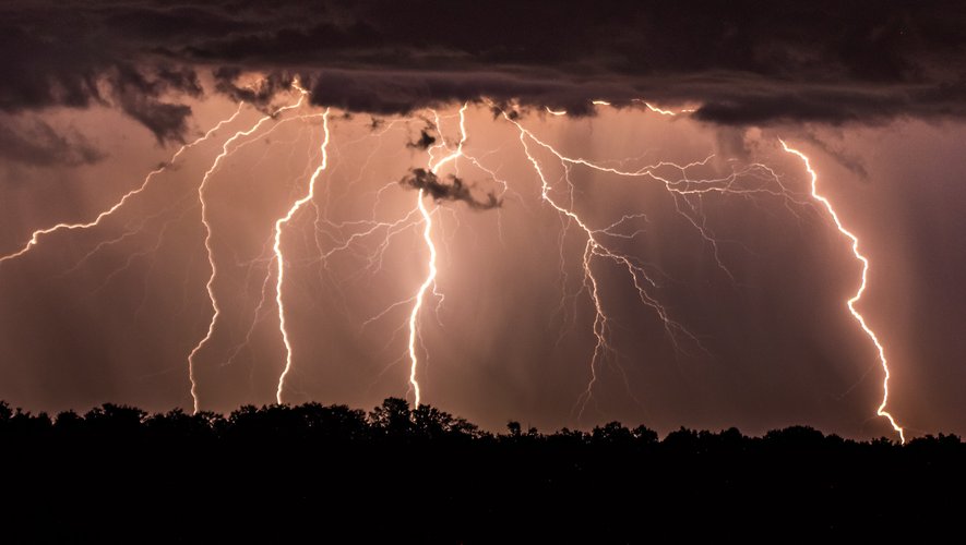 découvrez comment le disjoncteur orage protège vos installations électriques des surtensions provoquées par les orages. assurez la sécurité de votre habitat et prévenez les dommages électriques grâce à cette solution indispensable.