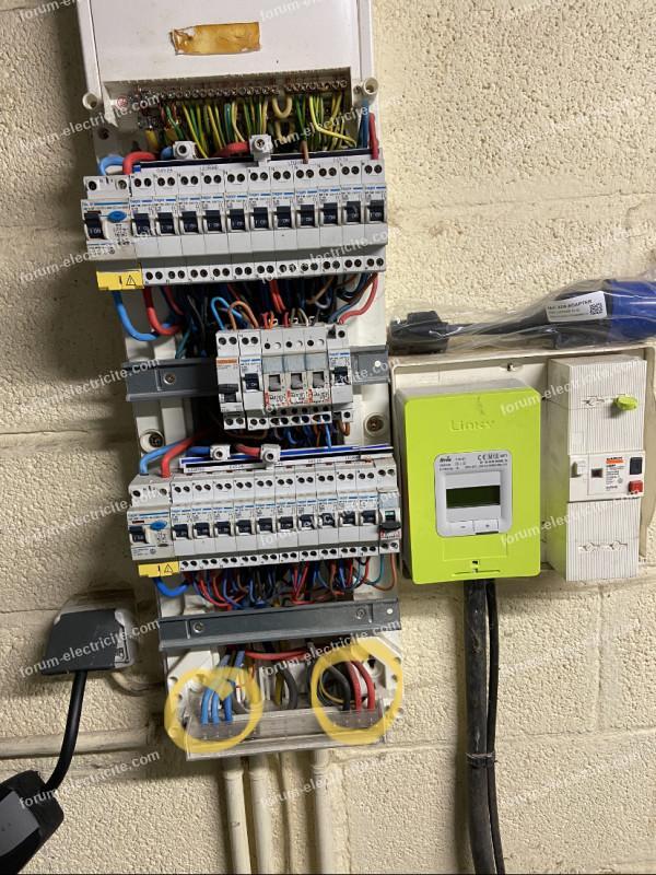découvrez nos disjoncteurs de recharge, conçus pour assurer la sécurité et l'efficacité de vos installations électriques. idéaux pour les bornes de recharge de véhicules électriques, ces disjoncteurs garantissent une protection optimale tout en facilitant la recharge à domicile ou en entreprise.