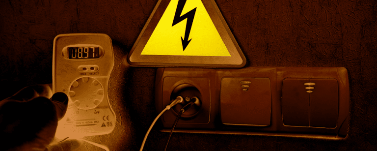 découvrez les causes courantes du disjoncteur qui saute et comment résoudre ce problème électrique. apprenez à identifier les signes d'un dépannage nécessaire pour assurer la sécurité de votre installation.