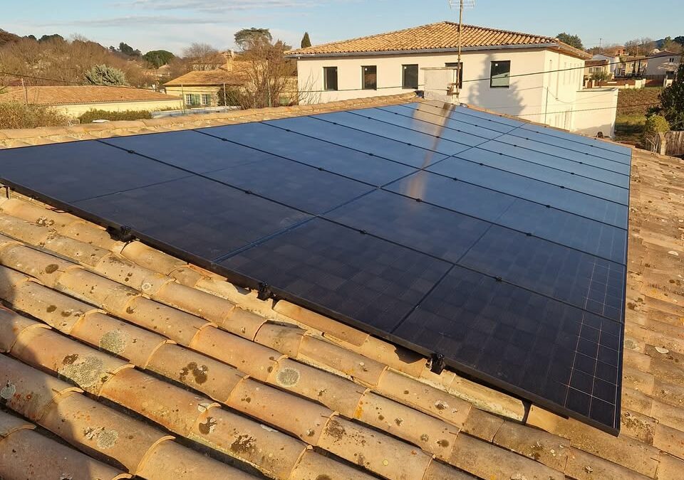 découvrez le dualsun 500w, un panneau solaire innovant qui combine performance et esthétique. avec sa puissance de 500w, il offre une solution idéale pour optimiser votre production d'énergie renouvelable tout en réduisant votre empreinte carbone. transformez votre espace en une source d'énergie durable et profitez d'économies sur vos factures d'électricité.