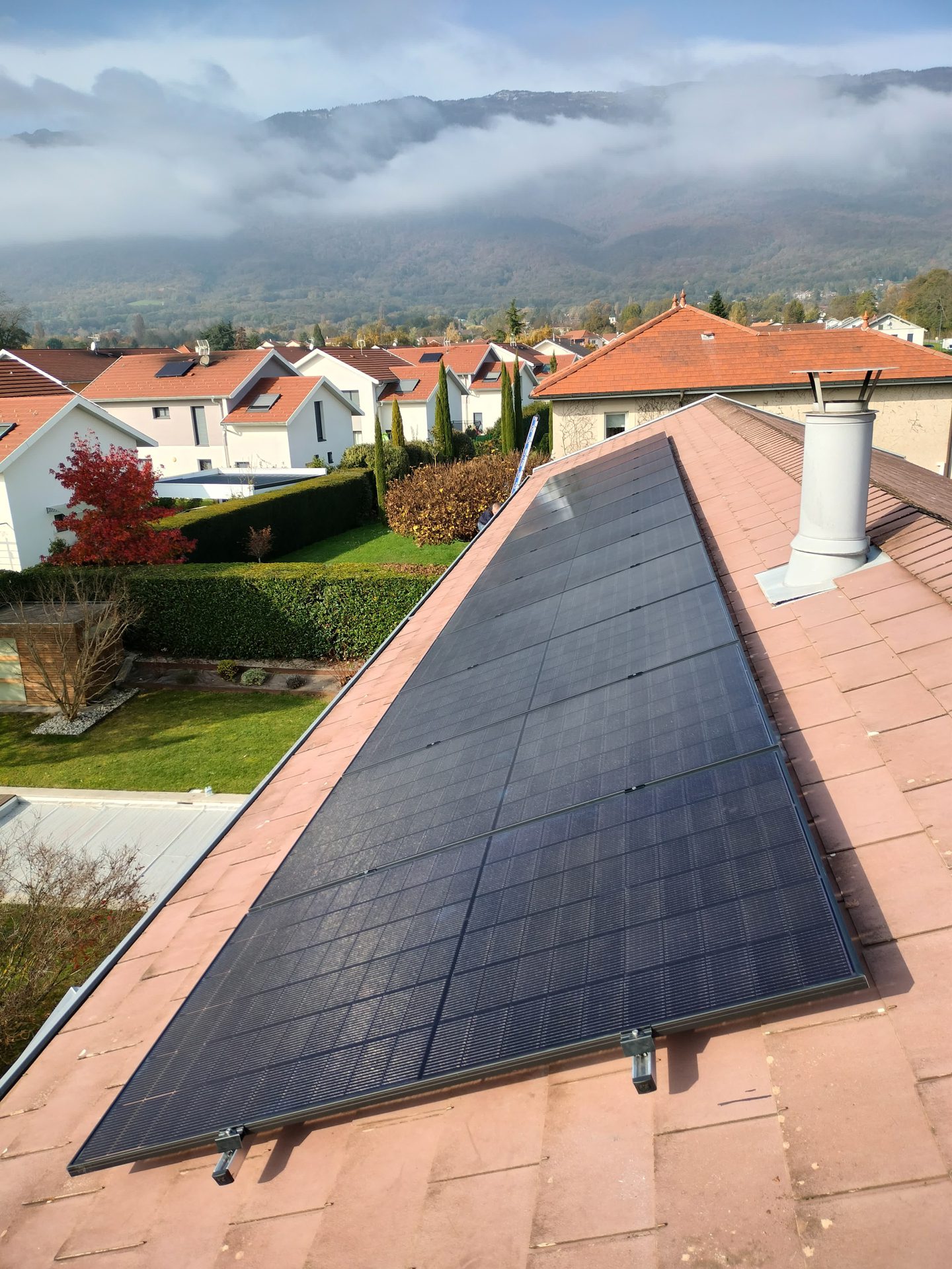 découvrez le dualsun 500w, un panneau solaire innovant alliant performance et esthétique. optimisez votre production d'énergie tout en contribuant à la préservation de l'environnement grâce à cette solution durable.