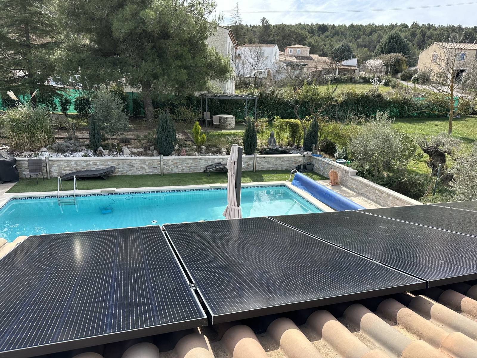 découvrez le dualsun 500w, un panneau solaire innovant alliant performance et design. idéal pour maximiser l'efficacité énergétique de votre maison, il combine production d'électricité et d'eau chaude, tout en respectant l'environnement. optez pour une solution durable et rentable dès aujourd'hui!