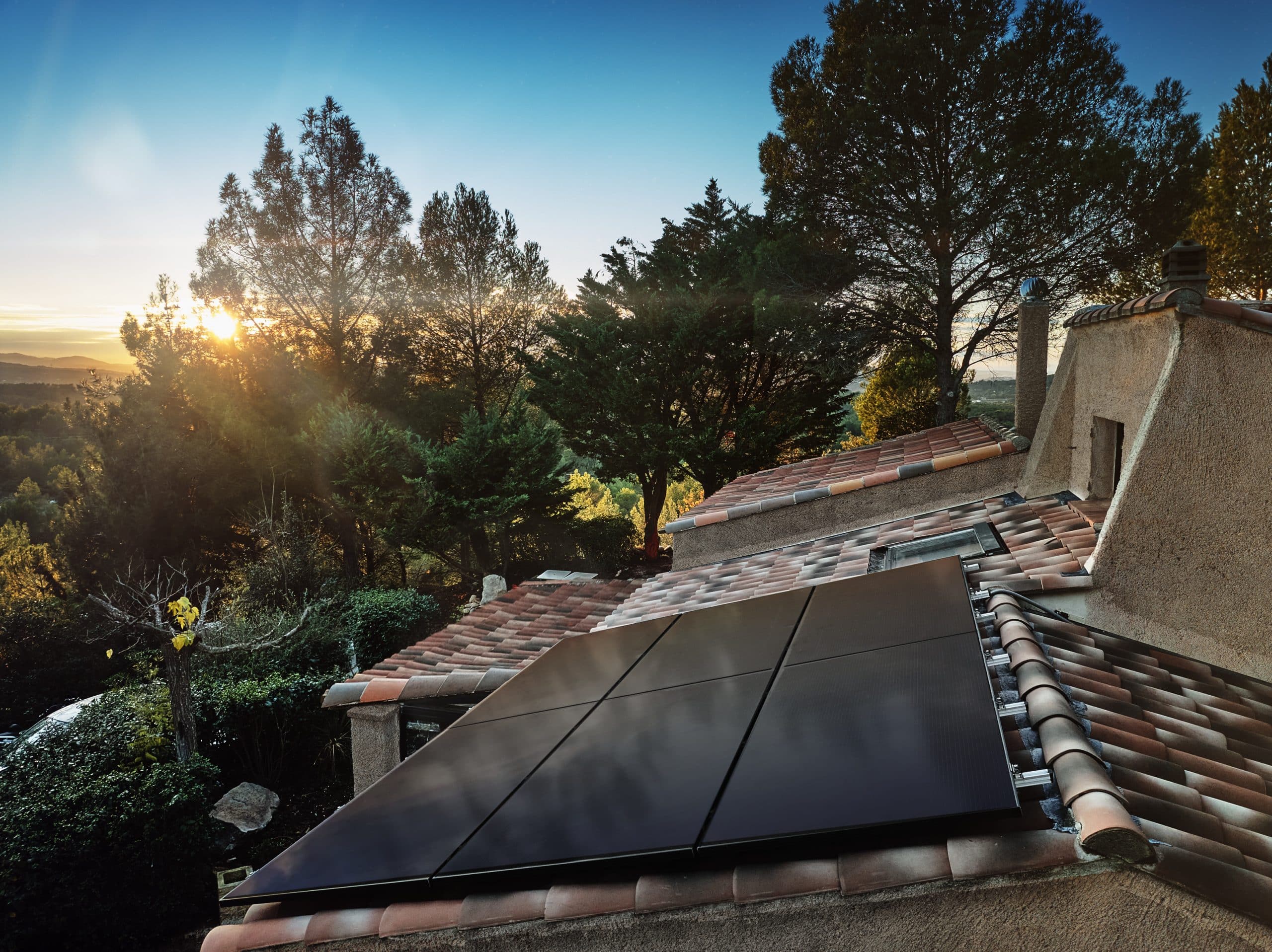 découvrez dualsun marseille, votre expert en solutions énergétiques durables et innovantes. profitez de nos panneaux solaires alliant design et performance pour réduire votre empreinte carbone et réaliser des économies sur votre facture d'énergie. rejoignez la révolution verte à marseille avec dualsun !