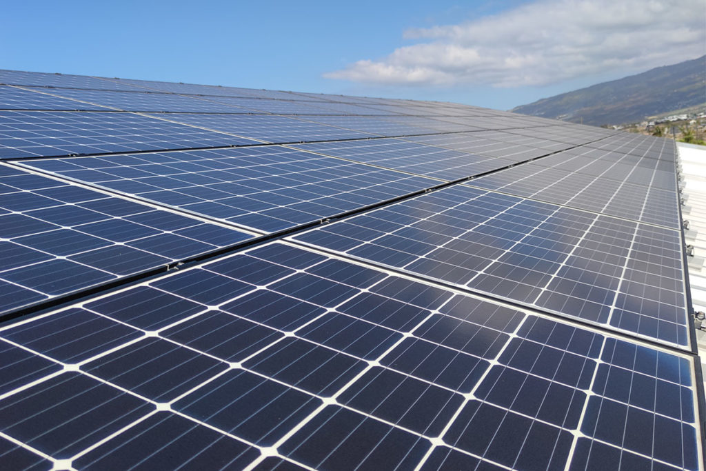 découvrez la durée de vie des onduleurs photovoltaïques (pv) et leurs impacts sur votre système solaire. optimisez votre investissement en énergie renouvelable avec nos conseils et informations essentielles.