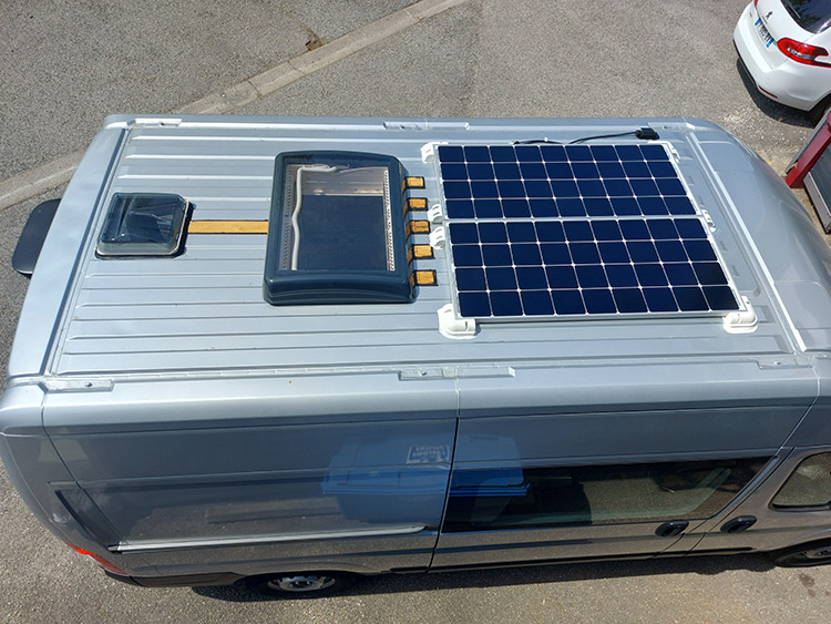 découvrez tout ce qu'il faut savoir sur la durée de vie des panneaux solaires pour camping-car. apprenez comment optimiser leur performance et garantir une autonomie énergétique lors de vos voyages.