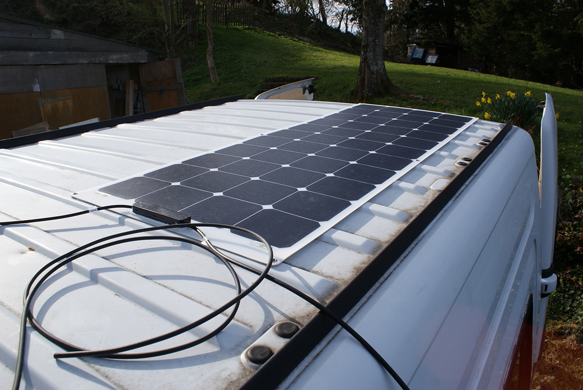 découvrez tout sur la durée de vie des panneaux solaires pour camping-car. apprenez comment maximiser leur performance et optimisez votre expérience de voyage avec une source d'énergie renouvelable.