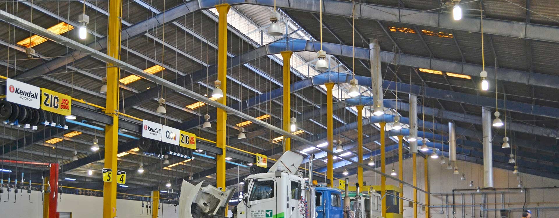 découvrez notre gamme d'éclairages solaires pour garages, alliant efficacité énergétique et durabilité. profitez d'une lumière puissante et autonome, idéale pour sécuriser et illuminer votre espace de rangement tout en respectant l'environnement.