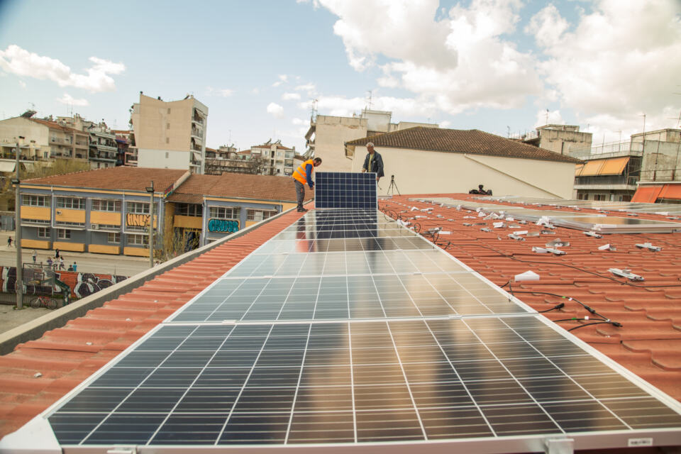 découvrez comment l'écologie et le photovoltaïque se rejoignent pour promouvoir des solutions énergétiques durables. explorez les avantages des panneaux solaires dans la lutte contre le changement climatique et leur impact positif sur notre planète.