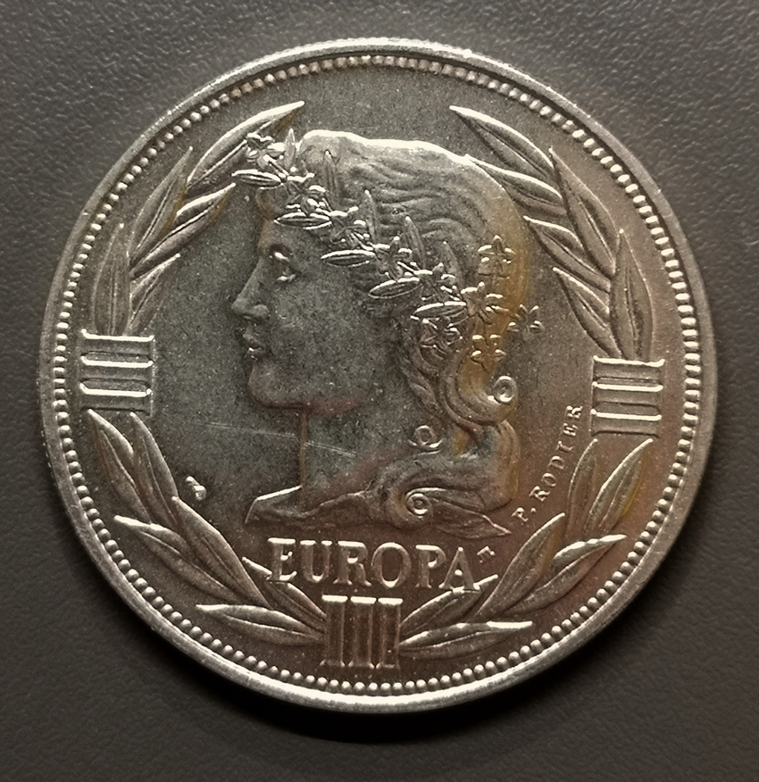 découvrez l'histoire et la signification de l'écu européen, une monnaie emblématique qui a façonné l'économie européenne. plongez dans son héritage culturel et son impact sur les échanges commerciaux en europe.