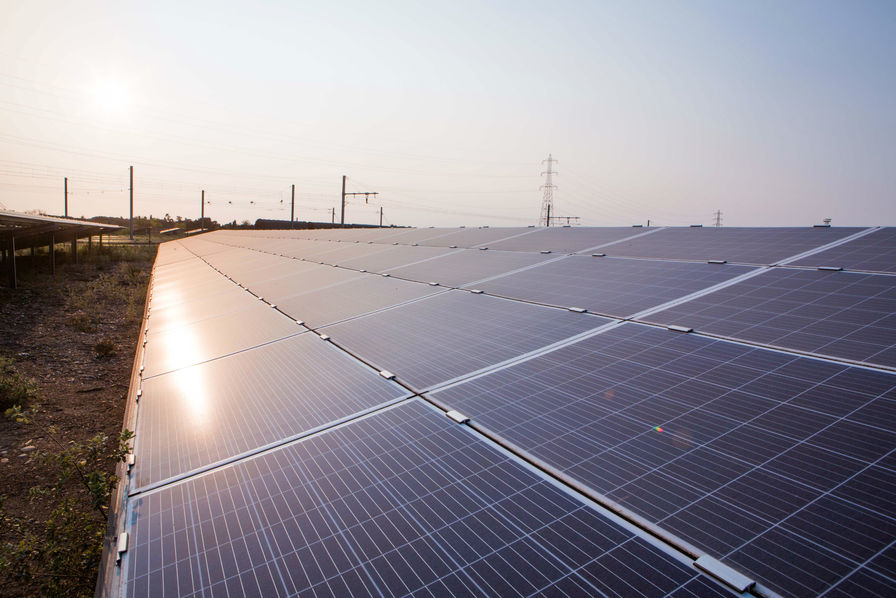 découvrez edf solaire, votre partenaire pour des solutions d'énergie renouvelable. profitez de l'énergie solaire pour réduire vos factures et contribuer à la transition énergétique. explorez nos offres adaptées à vos besoins !