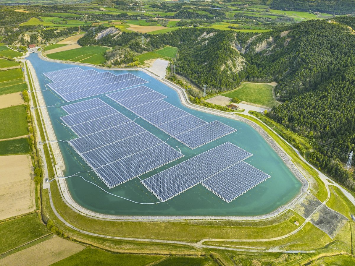 découvrez comment edf propose des solutions innovantes en énergie photovoltaïque pour produire de l’électricité verte, réduire votre empreinte carbone et réaliser des économies d'énergie. rejoignez la transition énergétique avec edf et valorisez votre toit grâce à des panneaux solaires performants.