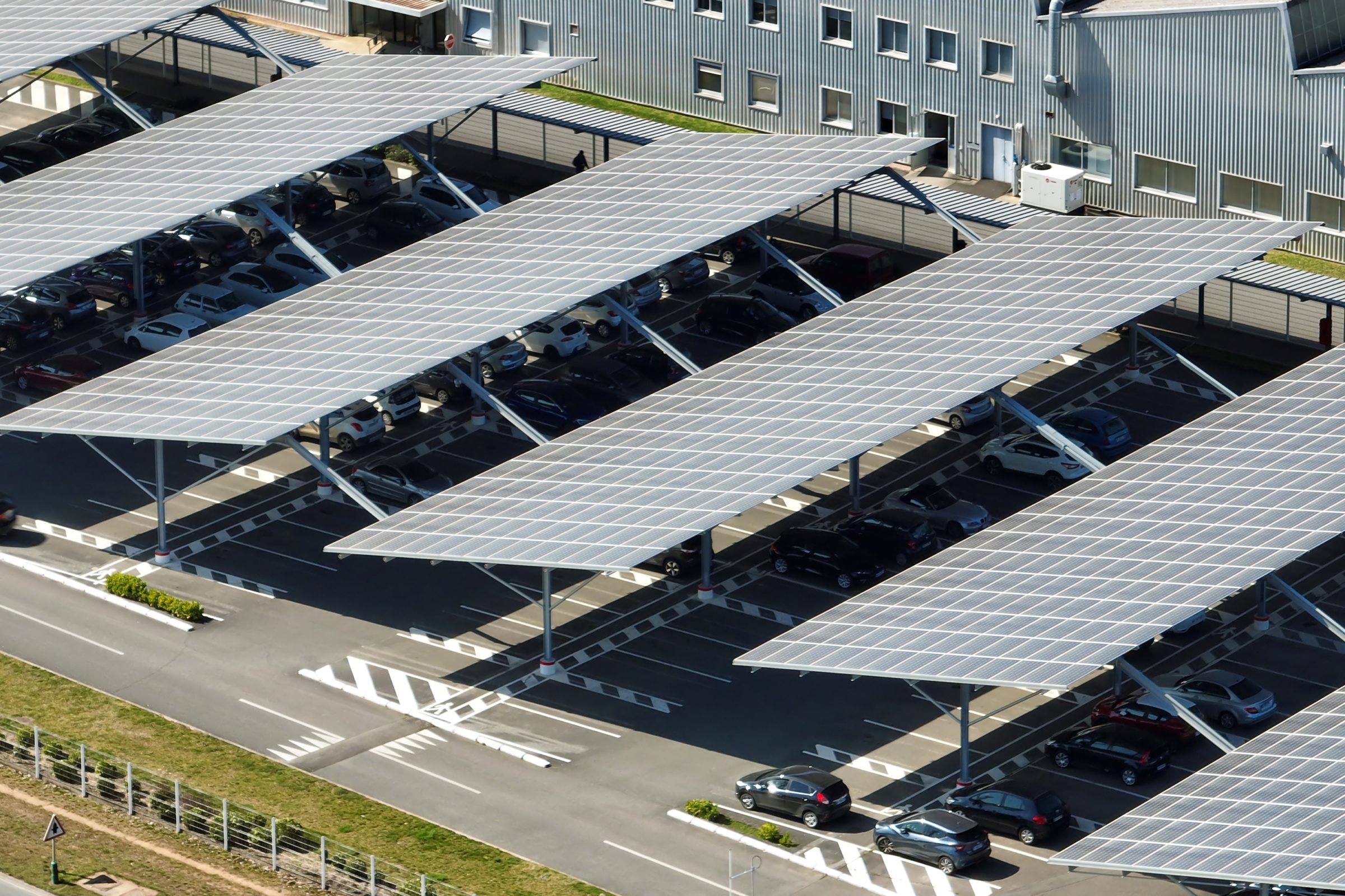 découvrez les avantages de l'ombrage photovoltaïque, une solution innovante qui combine protection solaire et production d'énergie renouvelable. apprenez comment cette technologie peut optimiser vos espaces tout en réduisant votre empreinte carbone.