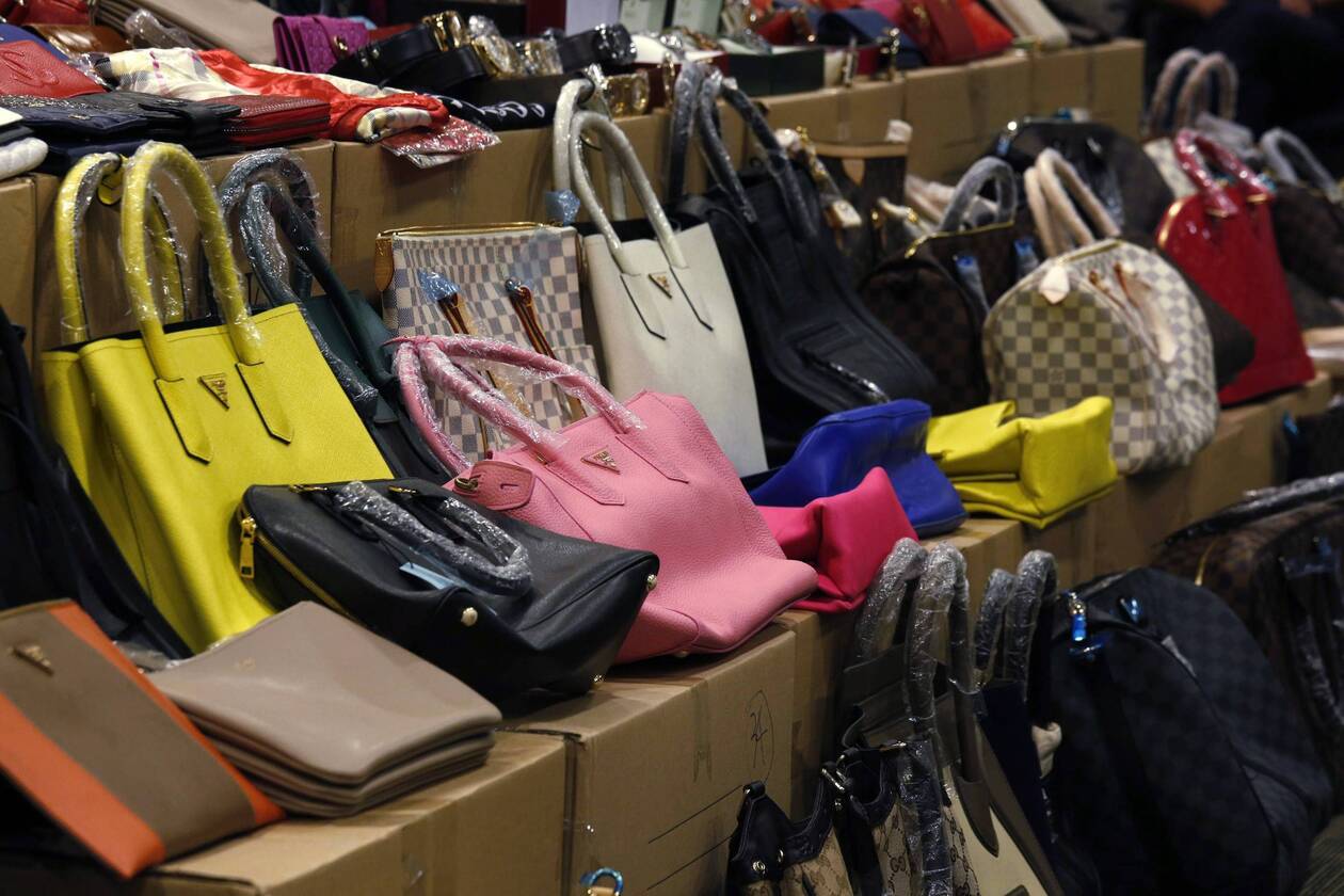 découvrez ce qu'est la contrefaçon, ses implications légales et ses effets sur l'économie. informez-vous sur les méthodes de détection et les actions à entreprendre pour protéger vos droits.