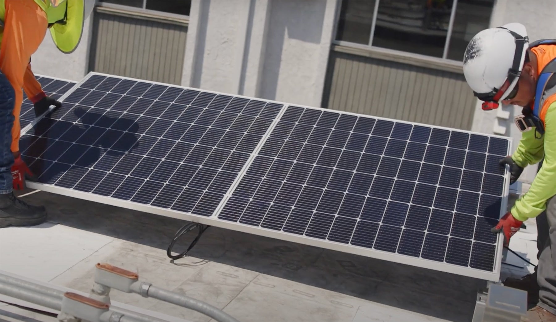 découvrez l'énergie solaire : une source d'énergie renouvelable, durable et économique. apprenez comment les panneaux solaires peuvent réduire votre facture d'électricité et minimiser votre empreinte carbone.