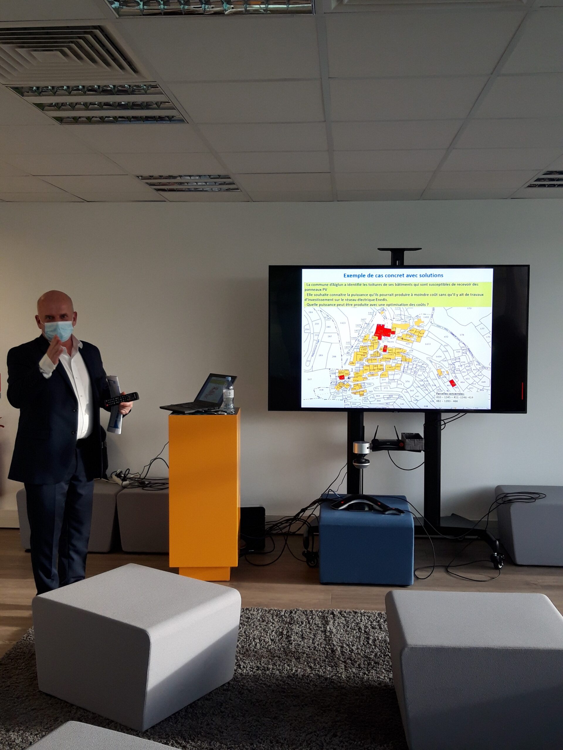 découvrez l'emplacement idéal pour profiter pleinement du soleil avec 'in sun we trust'. un espace où l'énergie solaire rencontre le confort, vous invitant à vivre des moments inoubliables sous la lumière naturelle.