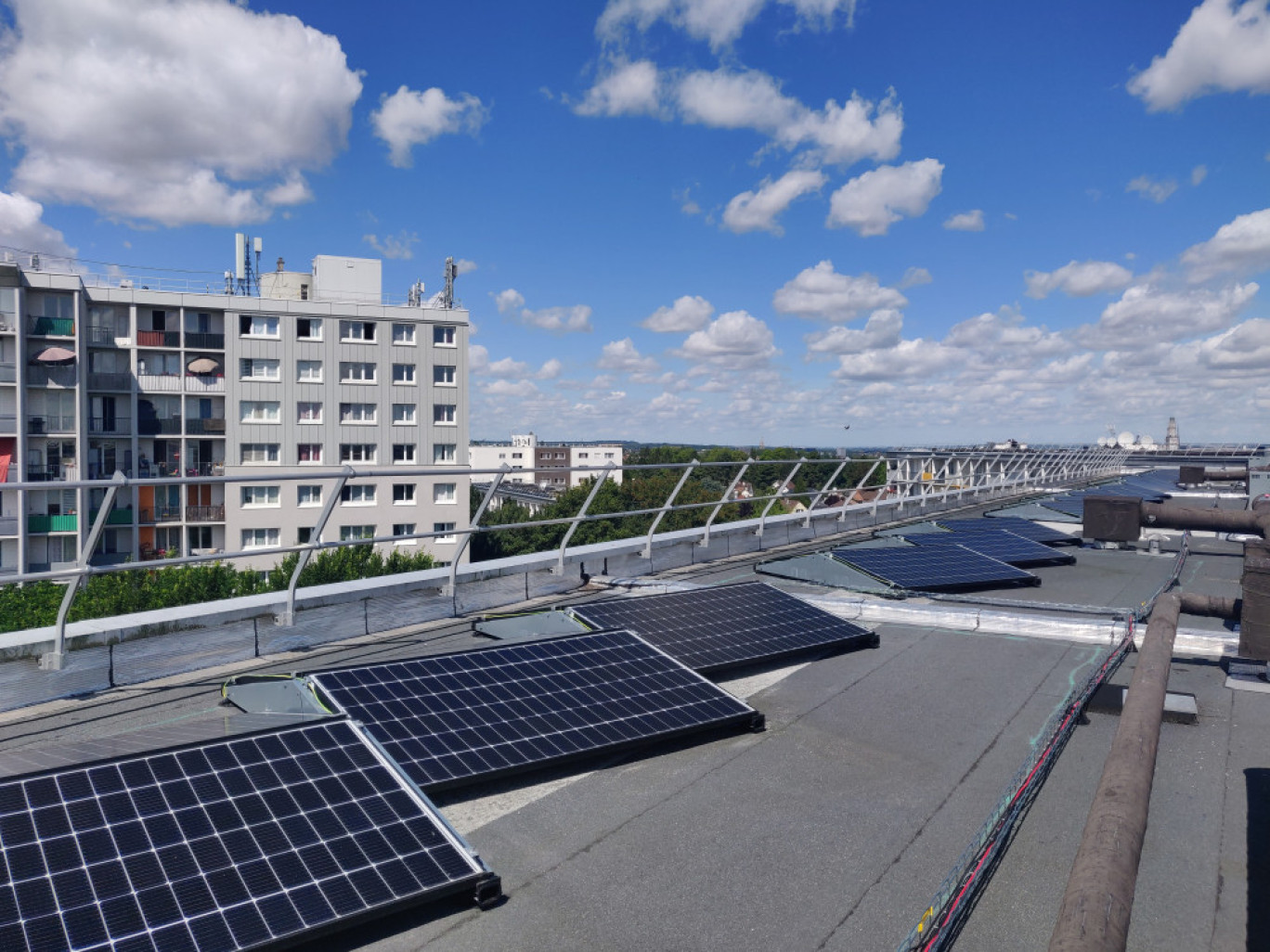 découvrez comment enedis facilite l'intégration des panneaux photovoltaïques dans votre quotidien. informez-vous sur les avantages de l'énergie solaire, les démarches à suivre pour installer des panneaux et l'impact positif sur votre facture d'électricité. rejoignez la transition énergétique avec enedis.
