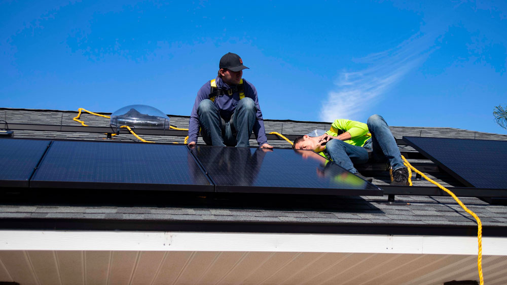 découvrez nos solutions d'énergie à travers des panneaux solaires de 1m2. idéaux pour les petits espaces, ces panneaux offrent une efficacité maximale et un rendement énergétique optimisé pour répondre à vos besoins écologiques tout en réduisant vos factures d'électricité.