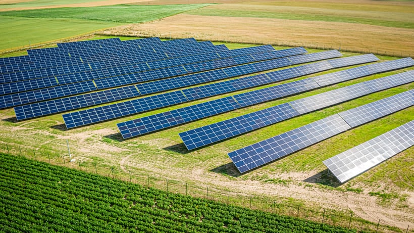 découvrez comment les panneaux solaires transforment l'énergie solaire en électricité propre et renouvelable, contribuant ainsi à un avenir durable tout en réduisant vos factures d'énergie.