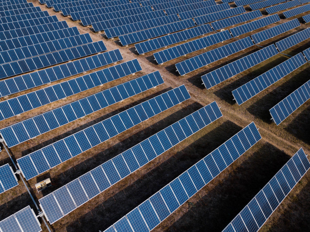 découvrez l'énergie solaire photovoltaïque (pv), une source d'énergie renouvelable et durable qui transforme la lumière du soleil en électricité. profitez des avantages économiques et environnementaux de cette technologie innovante, idéale pour réduire vos factures d'électricité et contribuer à la protection de la planète.