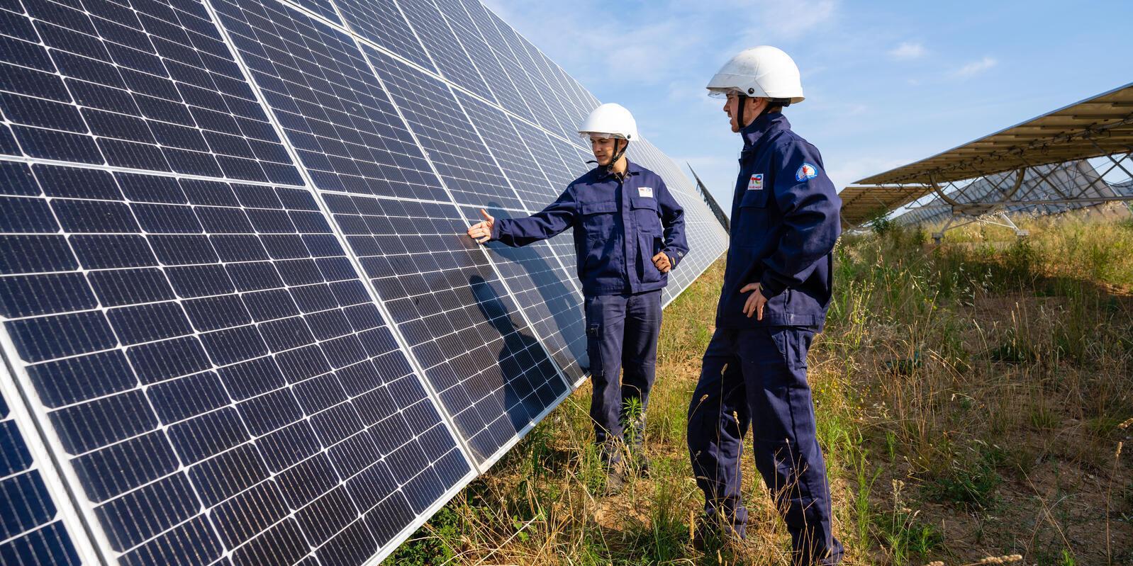 découvrez les avantages des énergies solaires pour un avenir durable. apprenez comment ces sources d'énergie renouvelable peuvent réduire votre empreinte carbone et économiser sur vos factures d'électricité.
