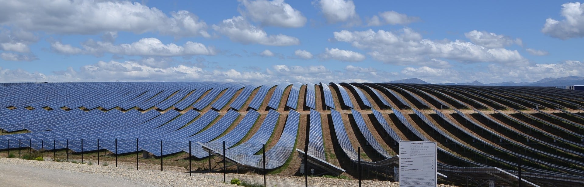 découvrez les enjeux du photovoltaïque en france : impact environnemental, transition énergétique, et prospects de développement pour un avenir durable. explorez comment l'énergie solaire transforme le paysage énergétique français.