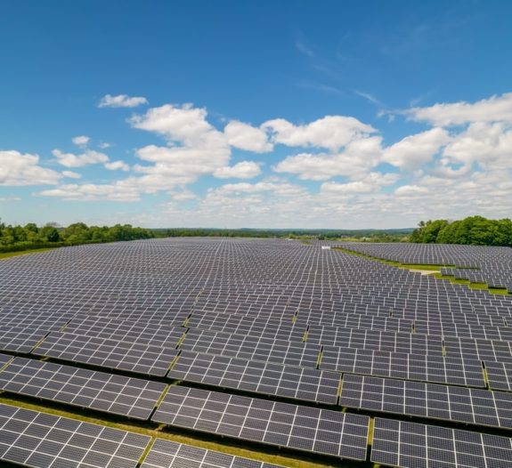 découvrez les enjeux du photovoltaïque en france, son impact sur la transition énergétique, les défis réglementaires, économiques et environnementaux, ainsi que les opportunités de développement durable pour un avenir énergétique renouvelable.
