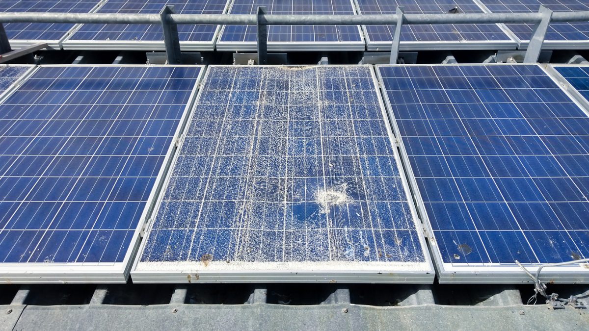 découvrez comment enlever des panneaux photovoltaïques en toute sécurité. suivez nos conseils pratiques pour retirer efficacement vos panneaux solaires tout en préservant votre installation électrique. informez-vous sur les étapes à suivre, les précautions à prendre et les éventuelles réglementations à respecter.