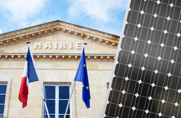 découvrez tout sur l'énergie photovoltaïque en france : avantages, installations, aides financières et innovations pour un avenir durable. informez-vous sur les solutions pour produire votre propre électricité verte.