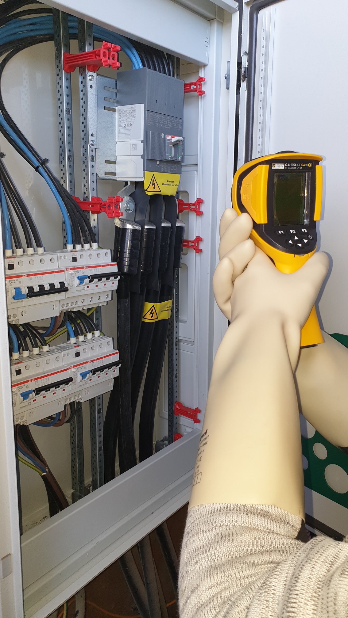 découvrez l'importance de l'entretien photovoltaïque pour optimiser la performance de vos panneaux solaires. apprenez les meilleures pratiques, les services disponibles et les avantages d'un entretien régulier pour prolonger la durée de vie de votre installation.