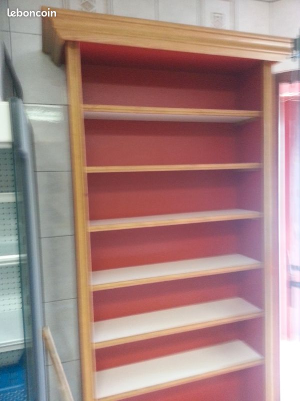 découvrez notre étagère de 2 mètres, idéale pour organiser et valoriser votre espace. avec son design moderne et sa capacité de rangement optimale, elle s'intégrera parfaitement dans votre salon, bureau ou chambre. transformez votre intérieur grâce à cette étagère fonctionnelle et esthétique !