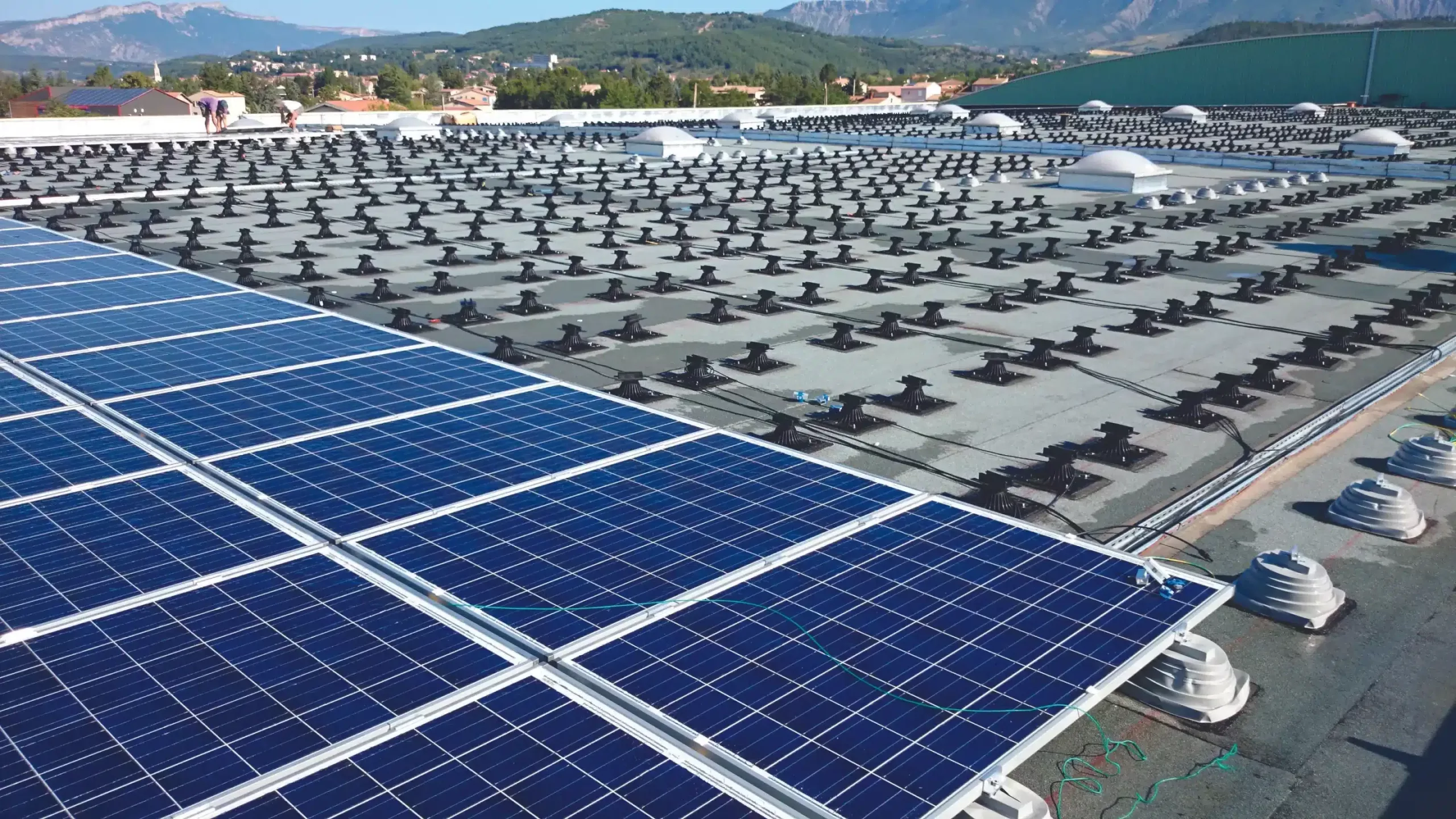 découvrez comment assurer l'étanchéité de vos installations photovoltaïques pour garantir leur durabilité et performance. nos conseils et solutions vous aideront à protéger vos panneaux solaires des infiltrations d'eau et des dommages liés aux intempéries.