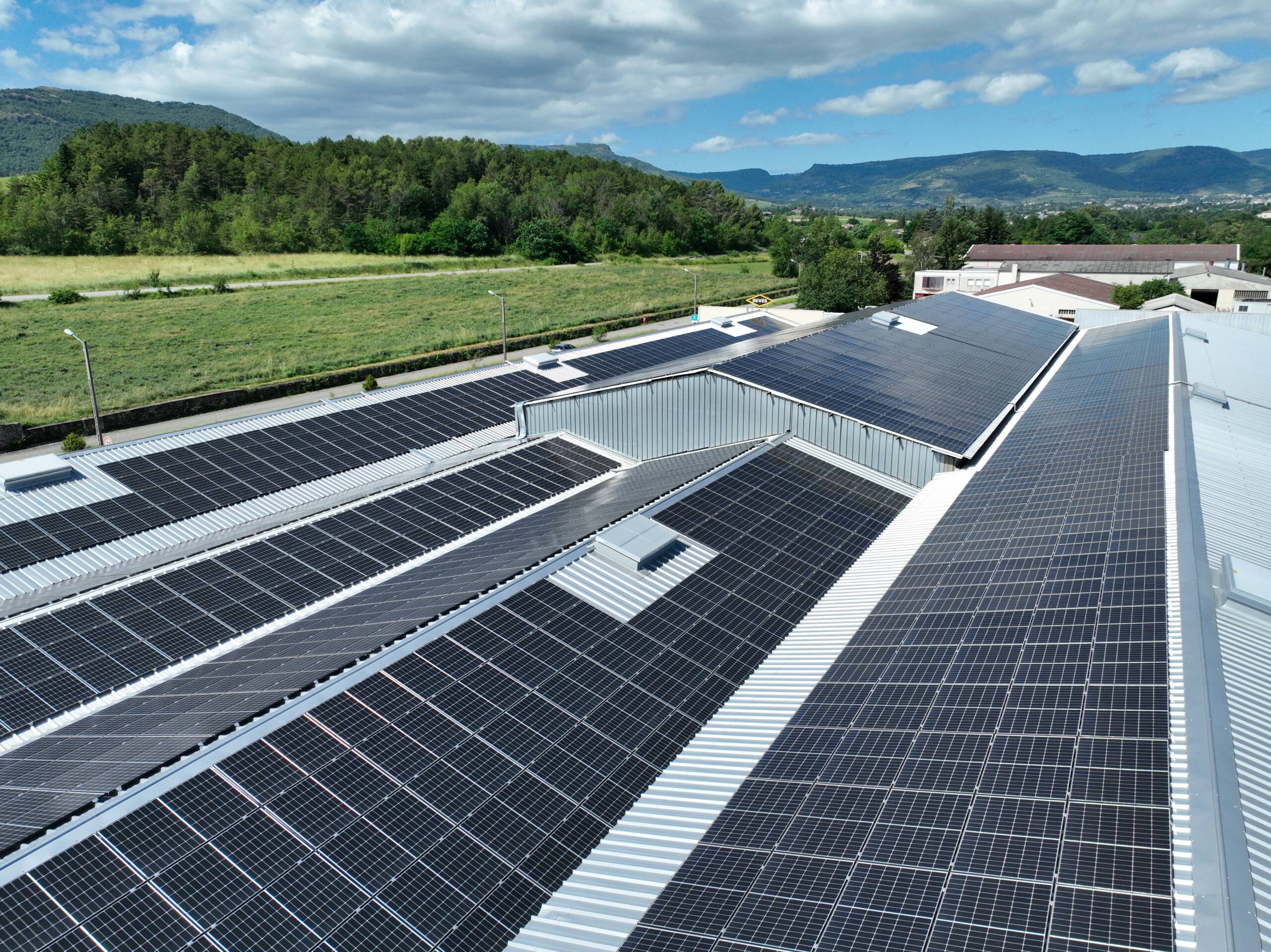 découvrez les avantages des projets photovoltaïques pour une énergie renouvelable durable. optimisez votre consommation d'énergie avec des solutions solaires innovantes et respectueuses de l'environnement.